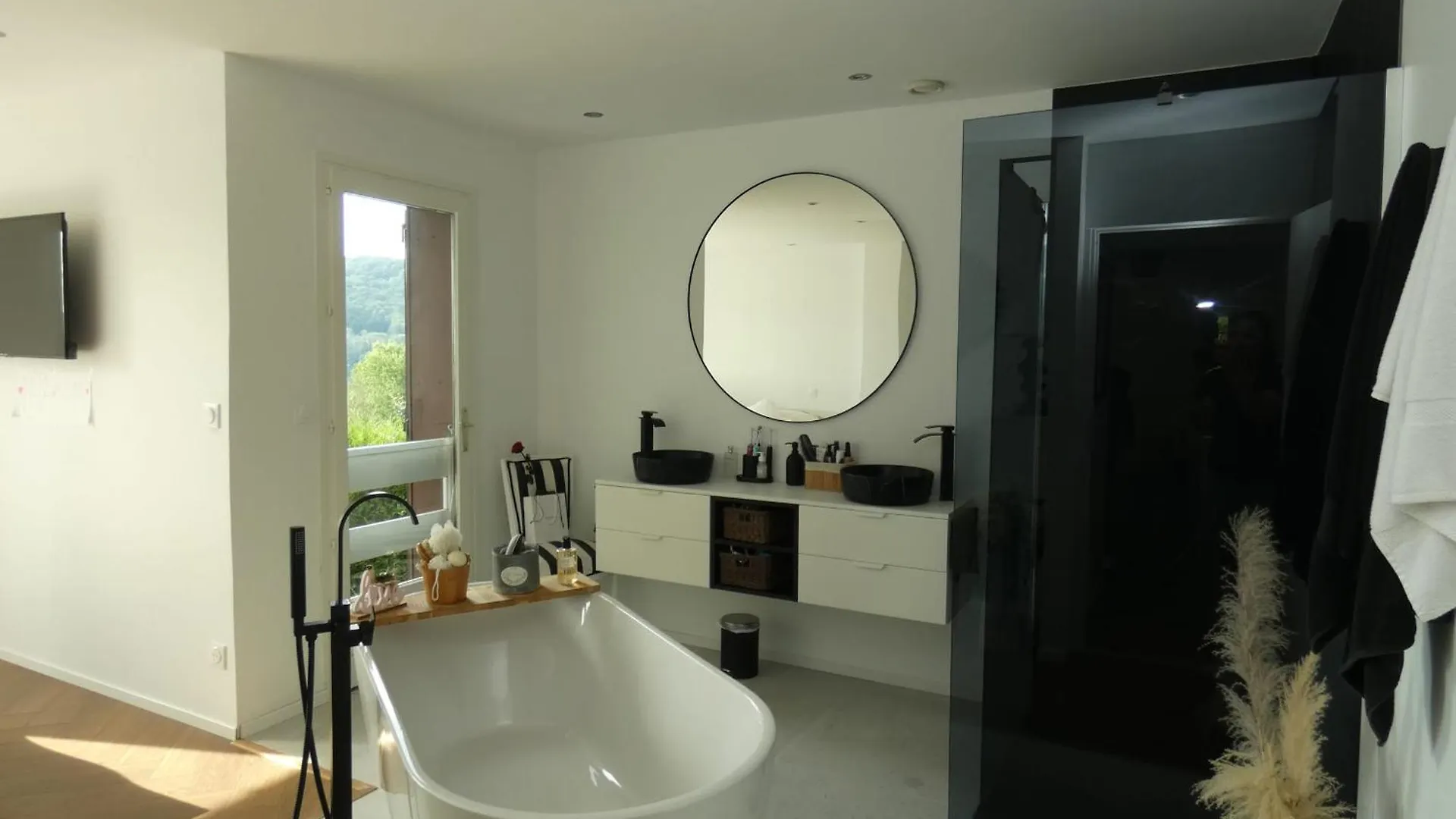 Les 3 Cedres Lake View Table Football And Billiards Billieu Francia