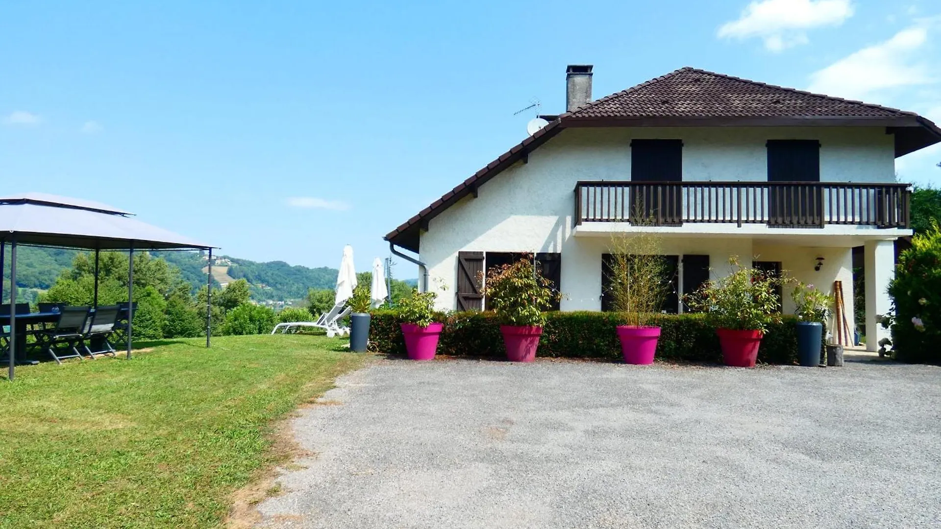 Les 3 Cedres Lake View Table Football And Billiards Billieu