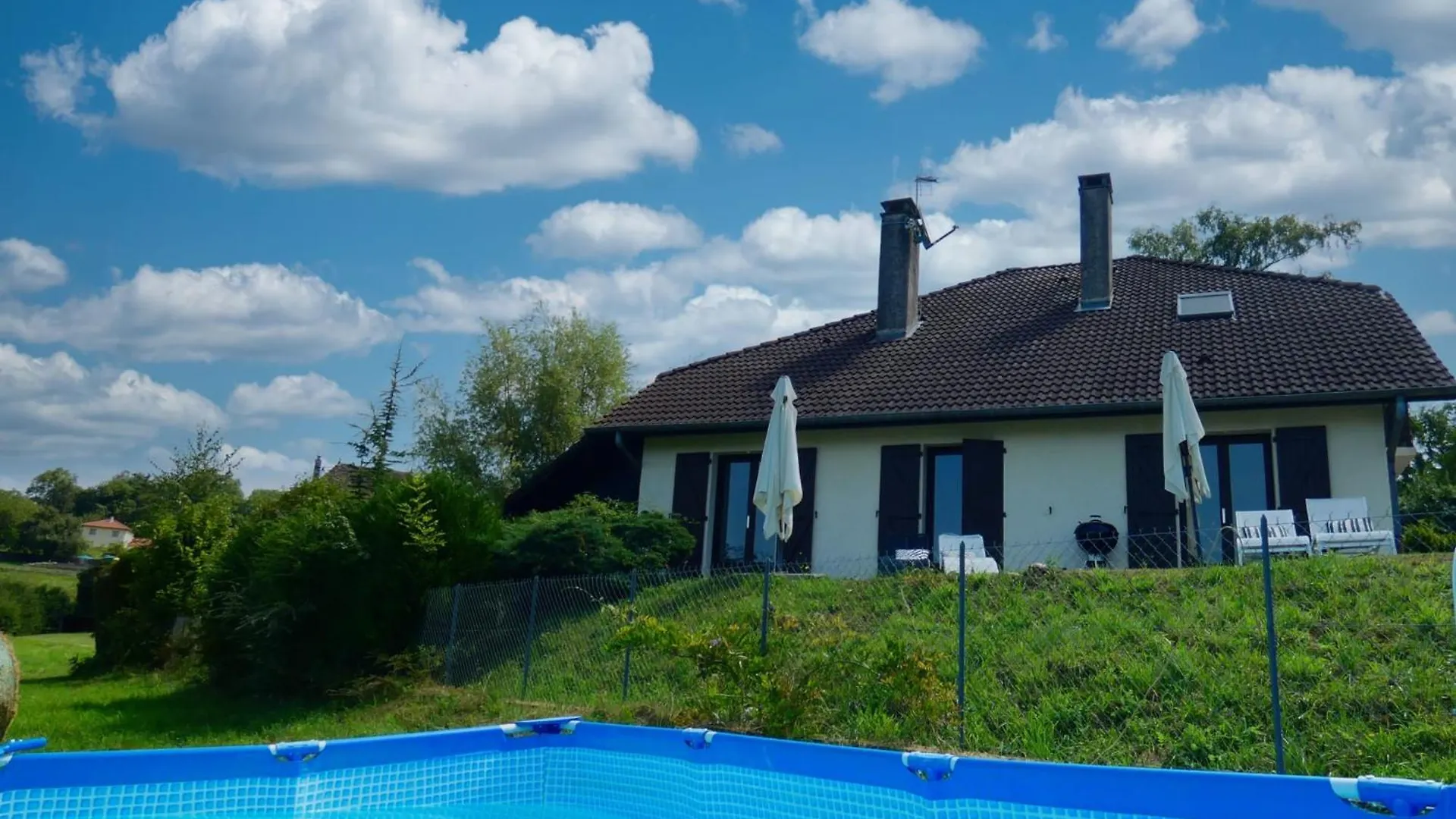 Сasa de vacaciones Les 3 Cedres Lake View Table Football And Billiards Billieu